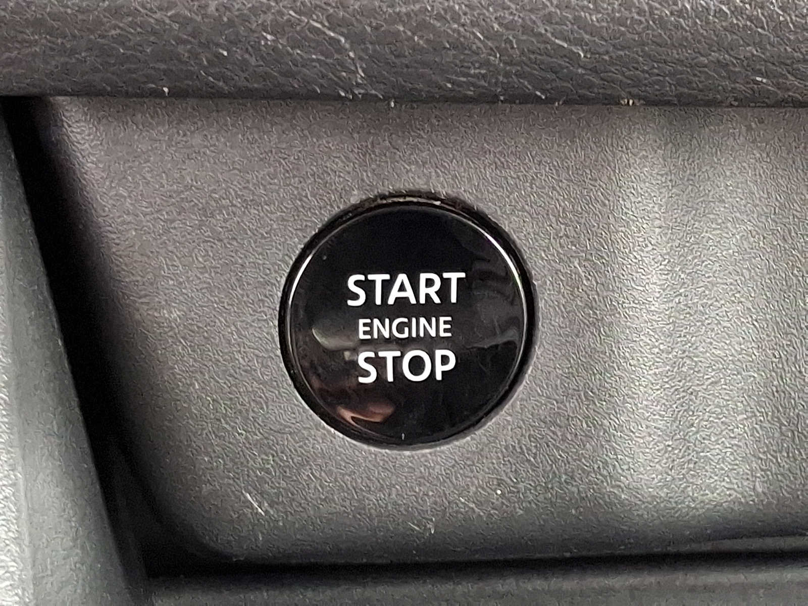 Used 2025 Nissan Rogue SV AWD/4WD image 24