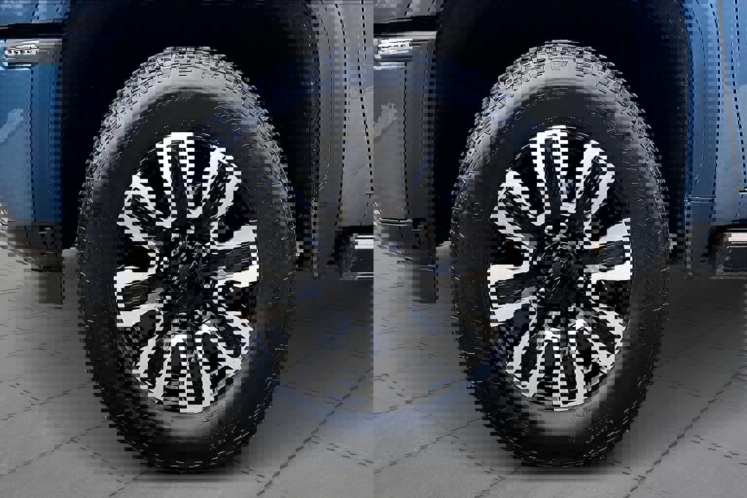 Used 2025 GMC Sierra 2500 Denali Ultimate w/ Max Trailering Package image 11