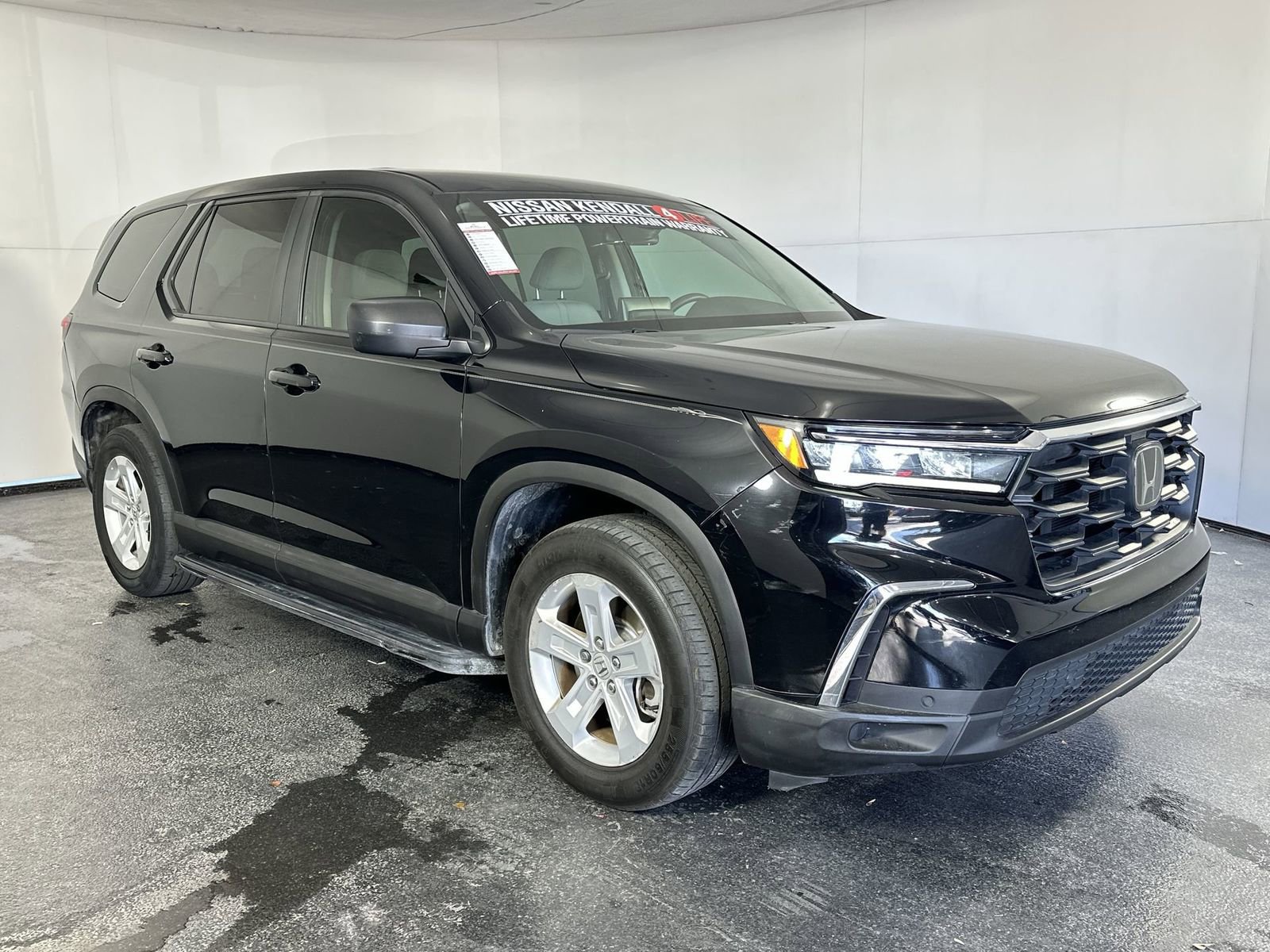 Used 2023 Honda Pilot LX image 3