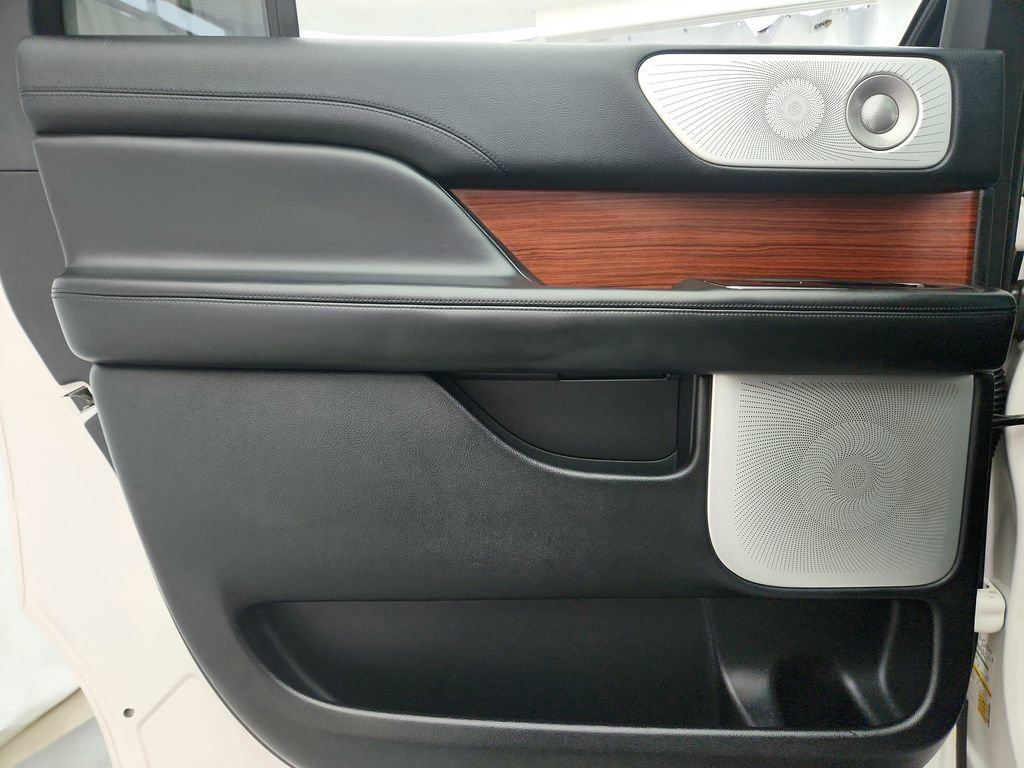 Used 2018 Lincoln Navigator L Reserve w/ Technology Package image 35