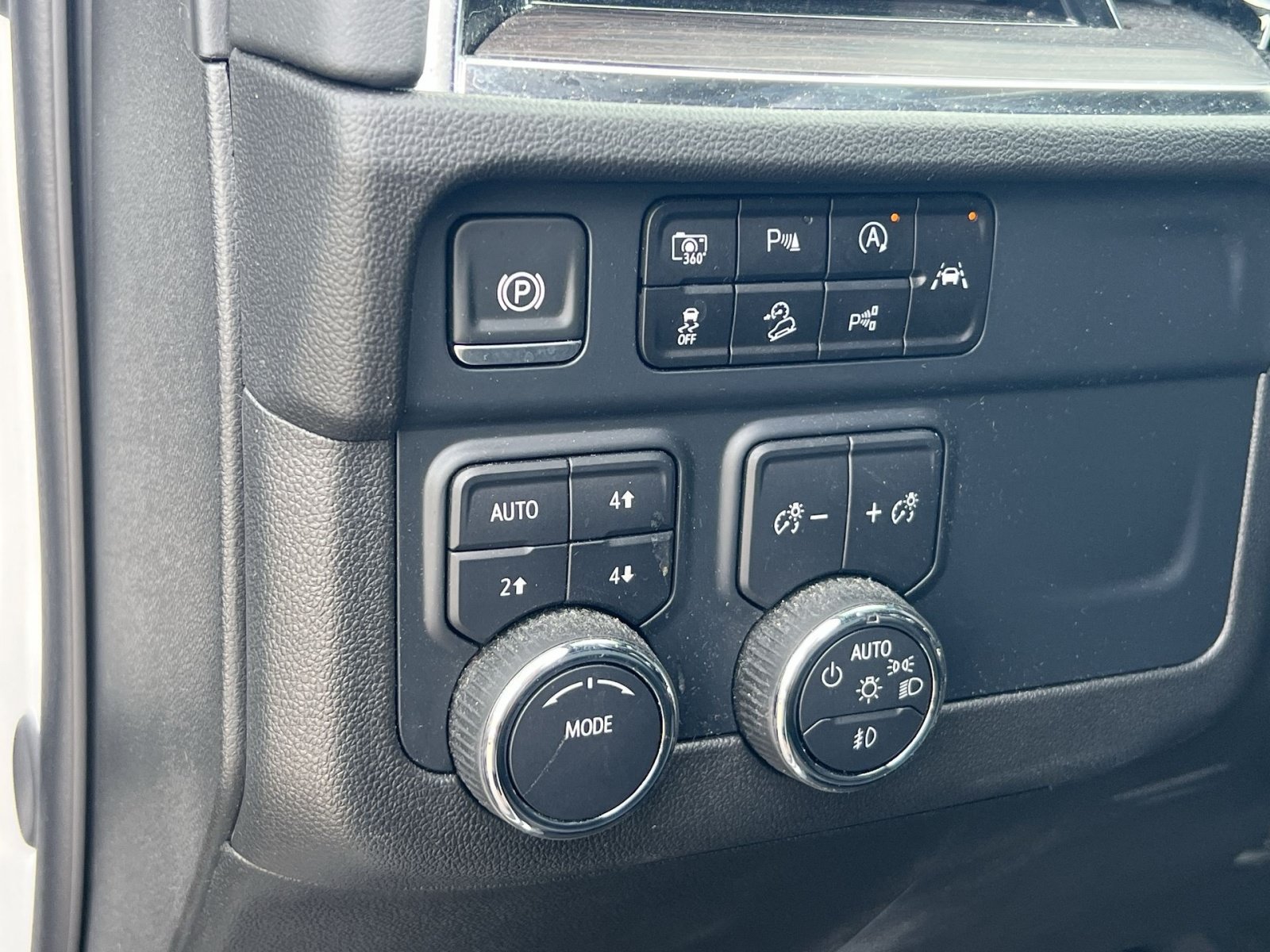 Used 2025 Chevrolet Tahoe Z71 AWD/4WD image 31