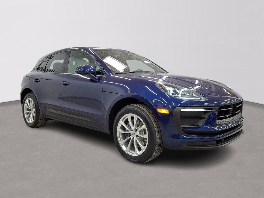 Used 2023 Porsche Macan image 2