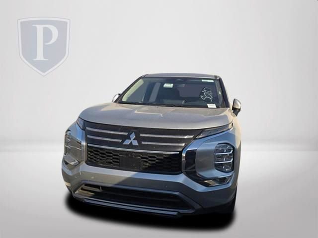 Used 2025 Mitsubishi Outlander SE FWD image 11