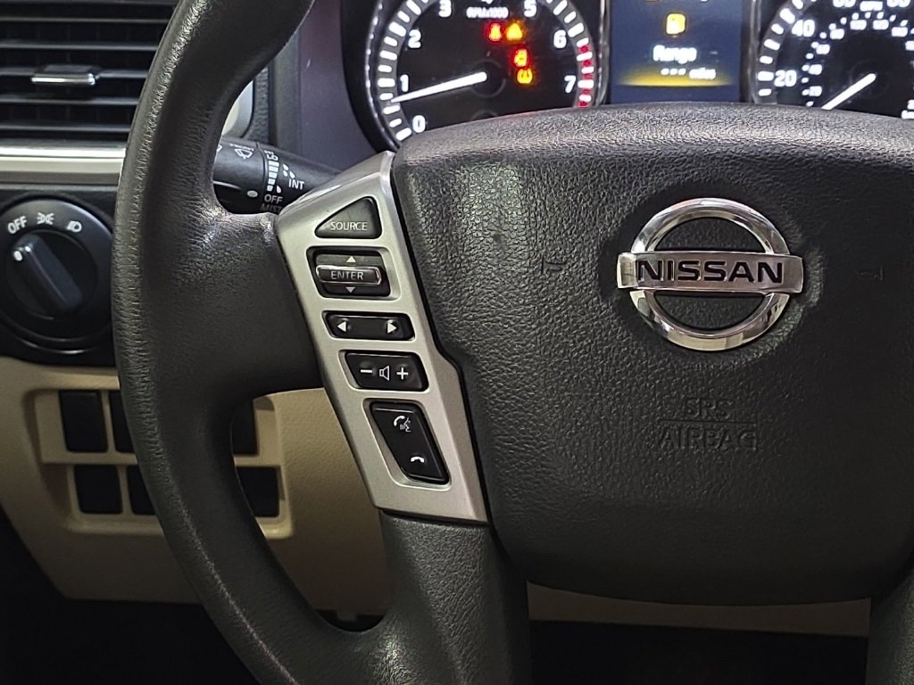 Used 2018 Nissan Titan SV image 16