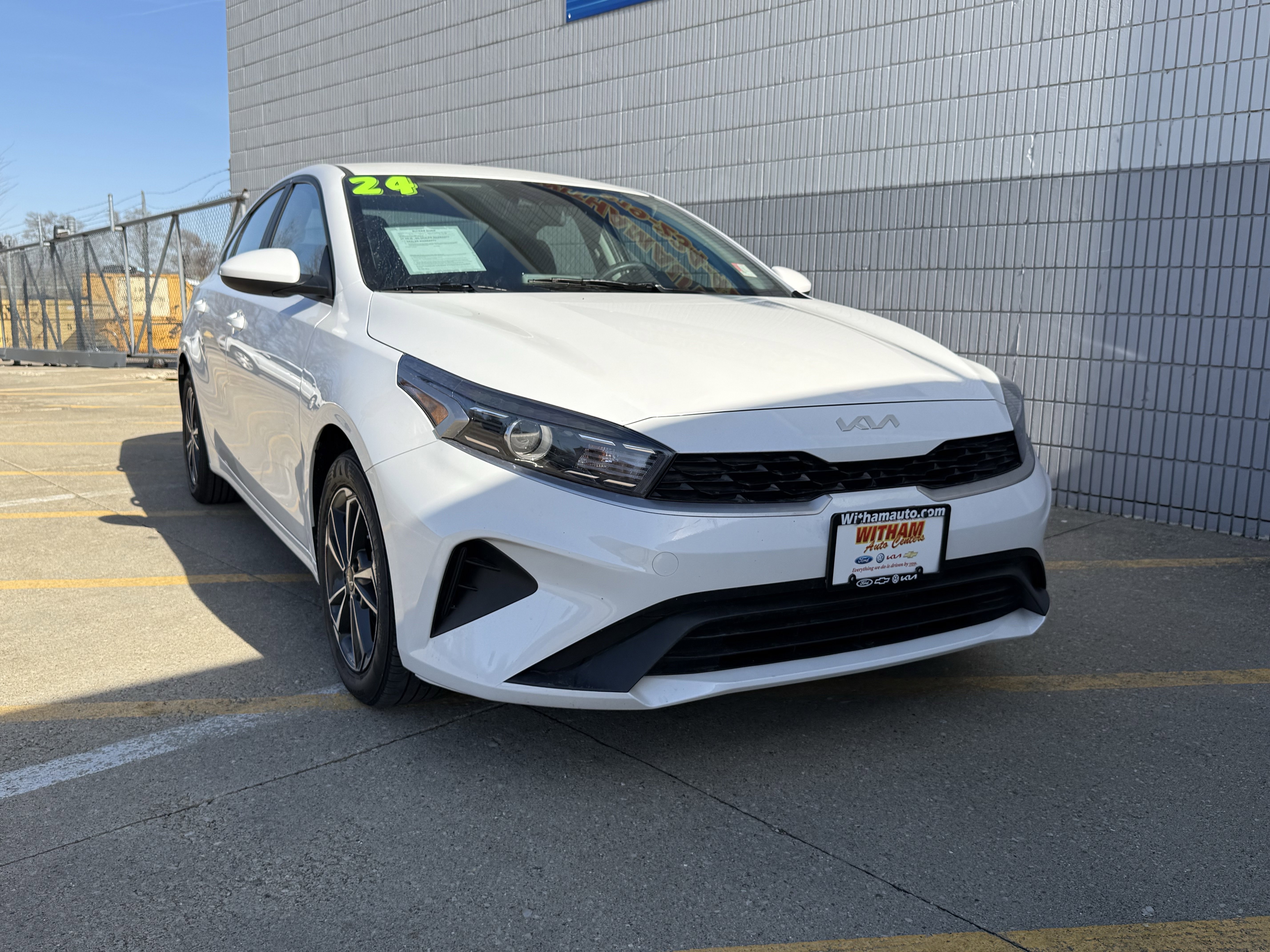 Used 2024 Kia Forte LXS image 2