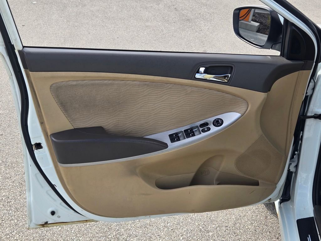 Used 2013 Hyundai Accent GLS w/ Premium Pkg FWD image 22