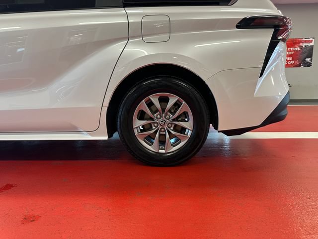 Certified 2025 Toyota Sienna XLE AWD/4WD image 27