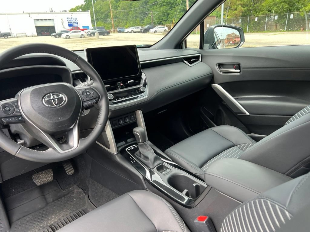 Used 2025 Toyota Corolla Cross AWD Hybrid w/ Convenience Package image 21