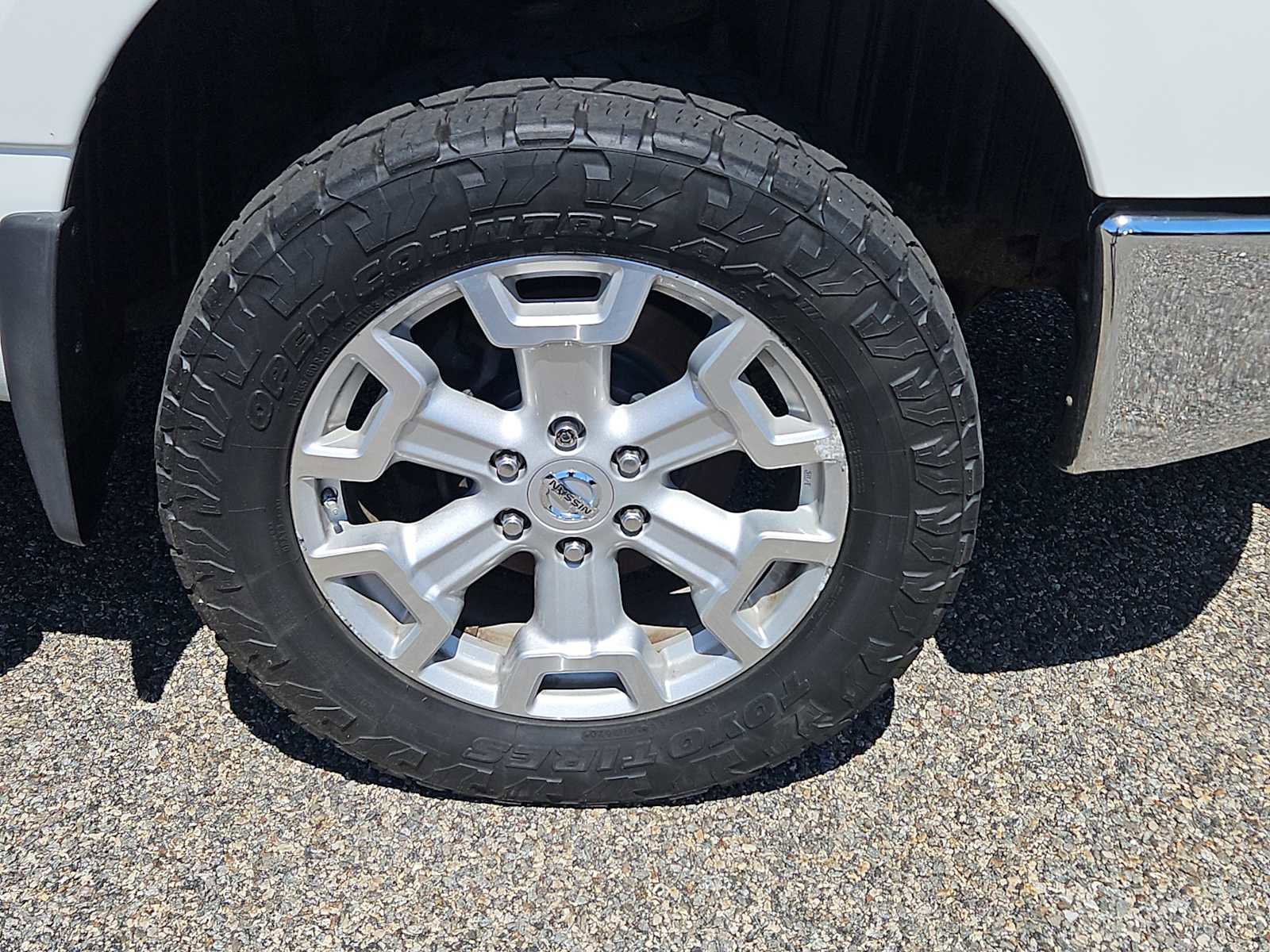 Used 2017 Nissan Titan SV AWD/4WD image 10