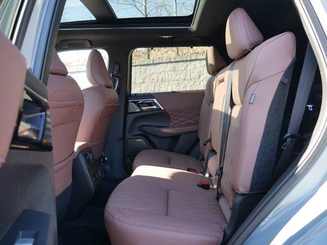 Used 2025 Mitsubishi Outlander SEL FWD image 16