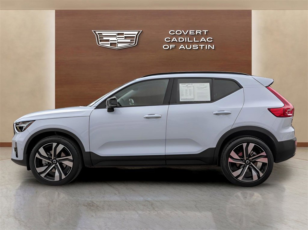 Used 2024 Volvo XC40 B5 Ultimate w/ Protection Package Premier image 2
