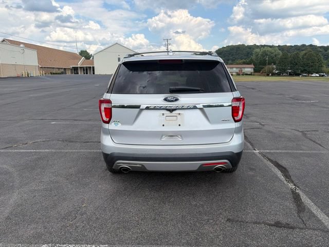 Used 2016 Ford Explorer XLT w/ Equipment Group 202A AWD/4WD image 17