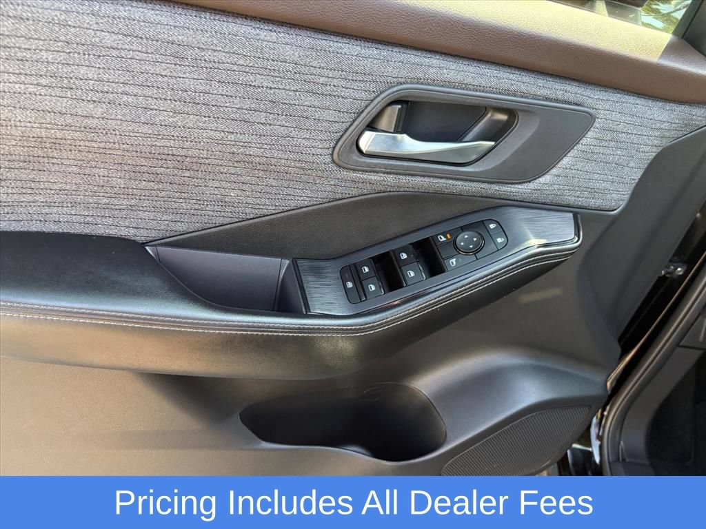 Used 2023 Nissan Rogue SV AWD/4WD image 24