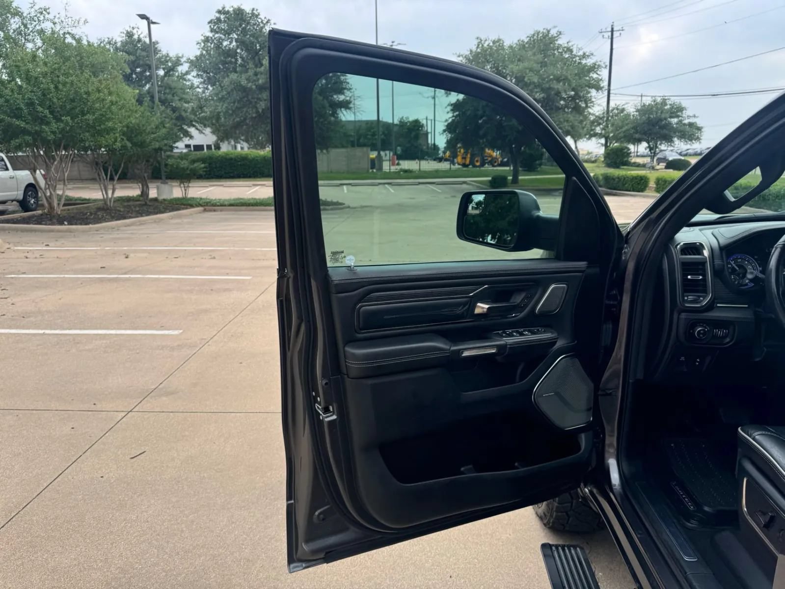 Used 2019 RAM 1500 Limited AWD/4WD image 12
