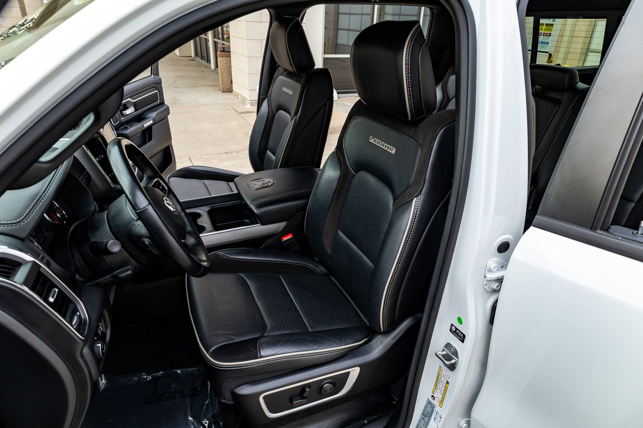 Used 2023 RAM 1500 Laramie AWD/4WD image 28