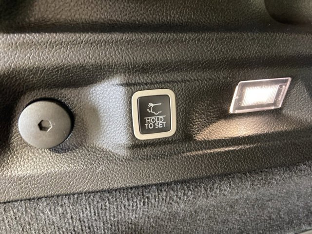 Used 2022 Jeep Grand Cherokee L Overland w/ Luxury Tech Group IV image 11