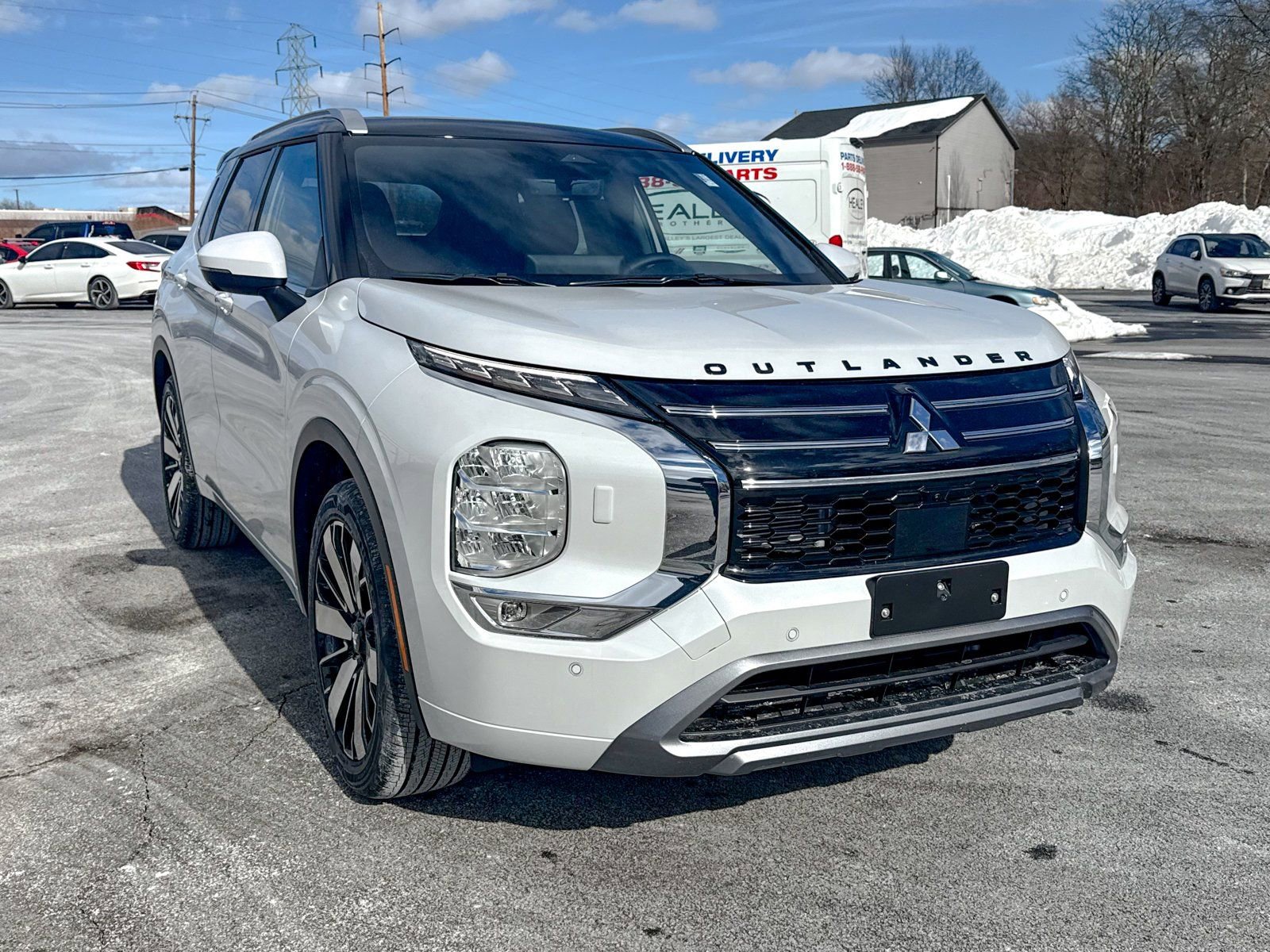 New 2026 Mitsubishi Outlander SEL image 1