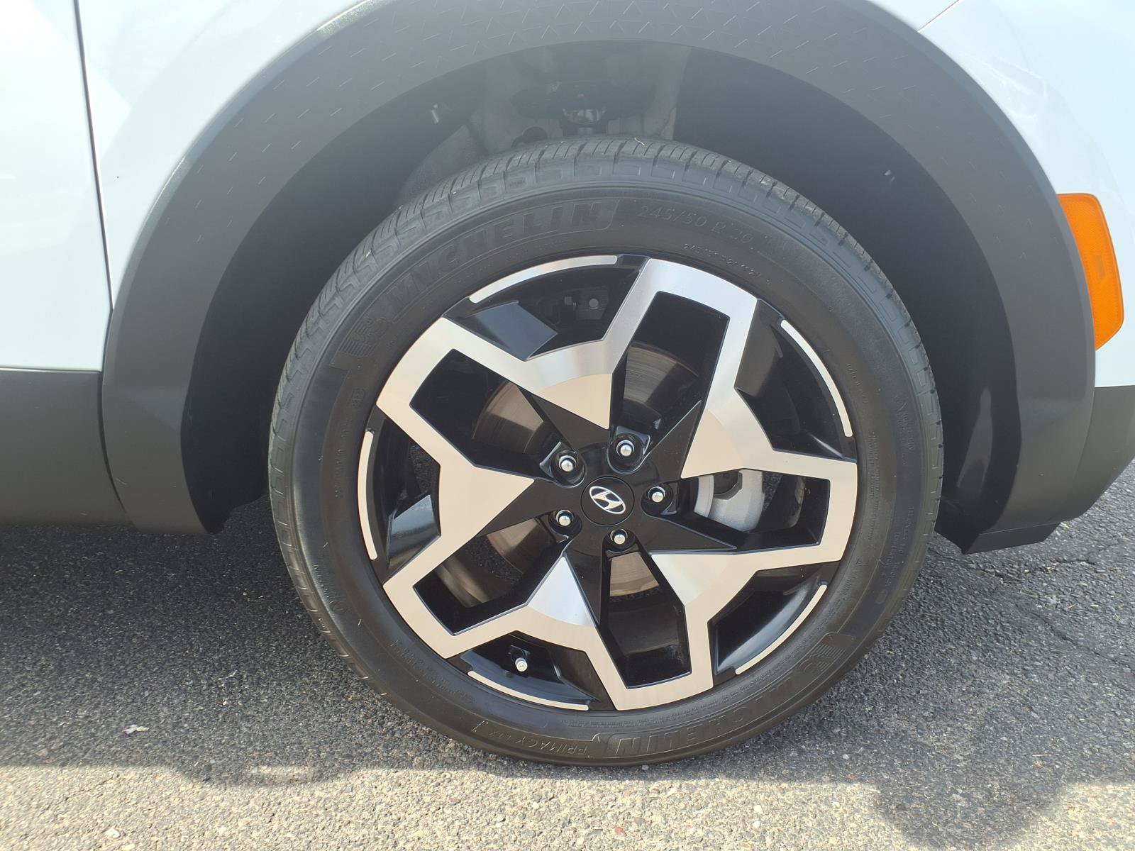 Certified 2024 Hyundai Santa Cruz Limited AWD/4WD image 9