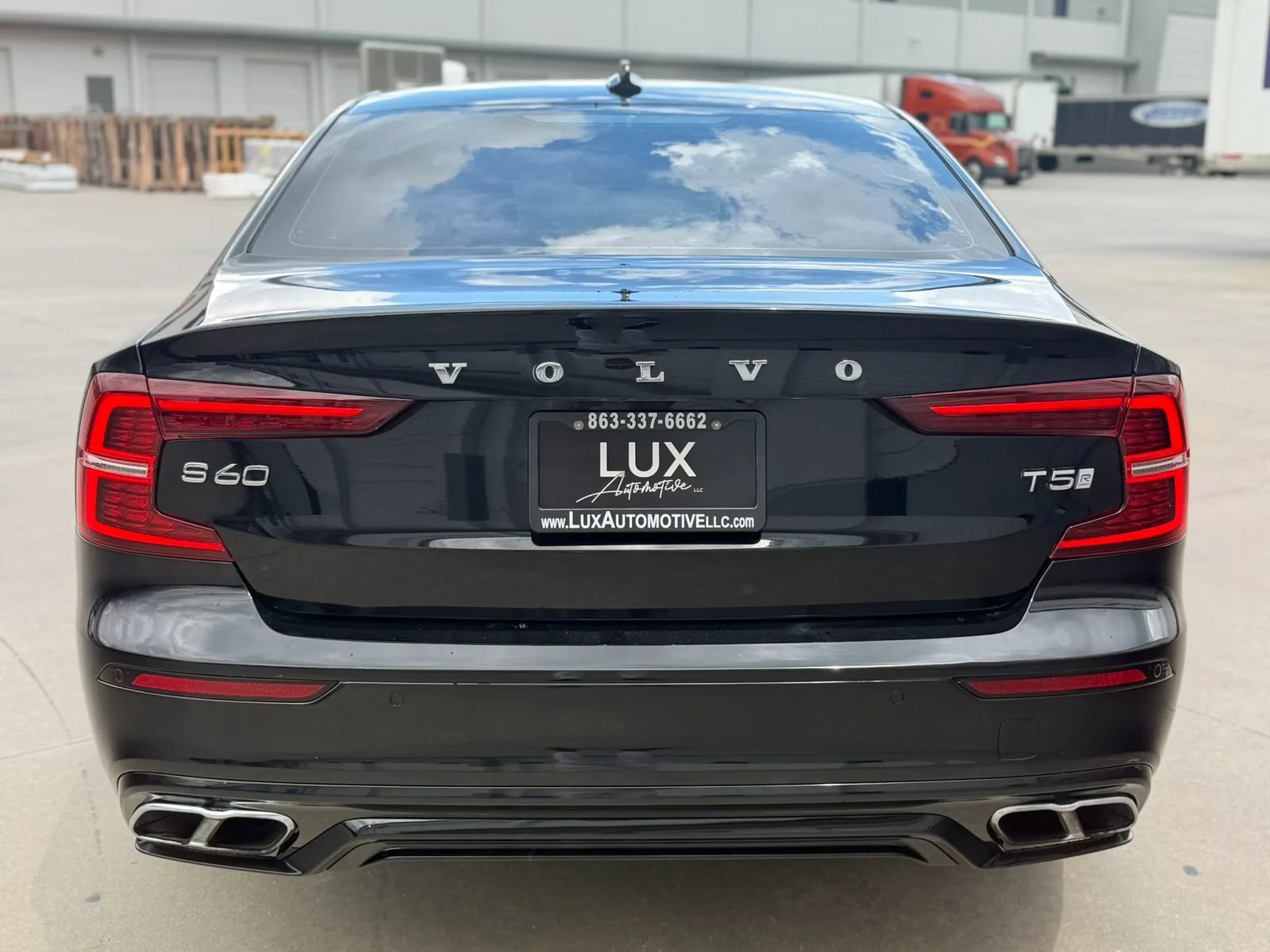 Used 2019 Volvo S60 T5 R-Design FWD image 9
