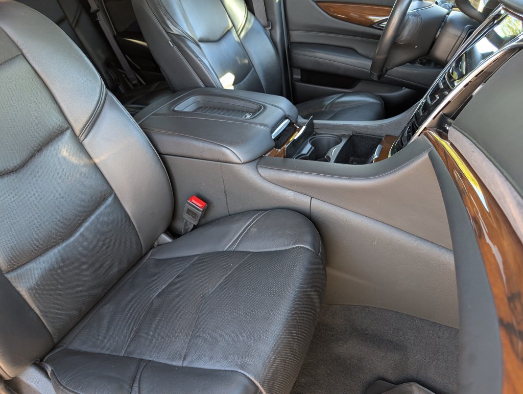 Used 2019 Cadillac Escalade Luxury AWD/4WD image 22