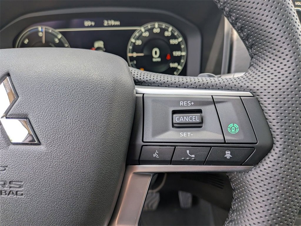 New 2025 Mitsubishi Outlander SE image 20