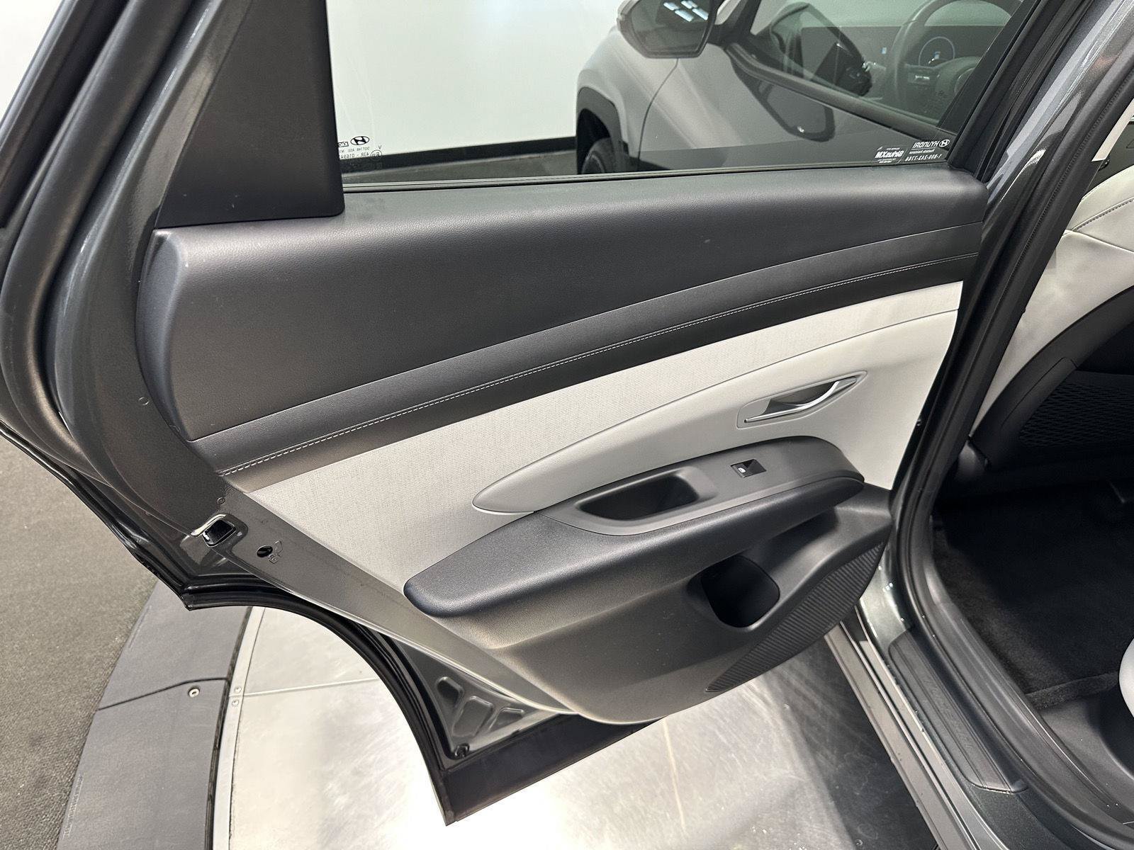 Used 2025 Hyundai Tucson SEL AWD/4WD image 28