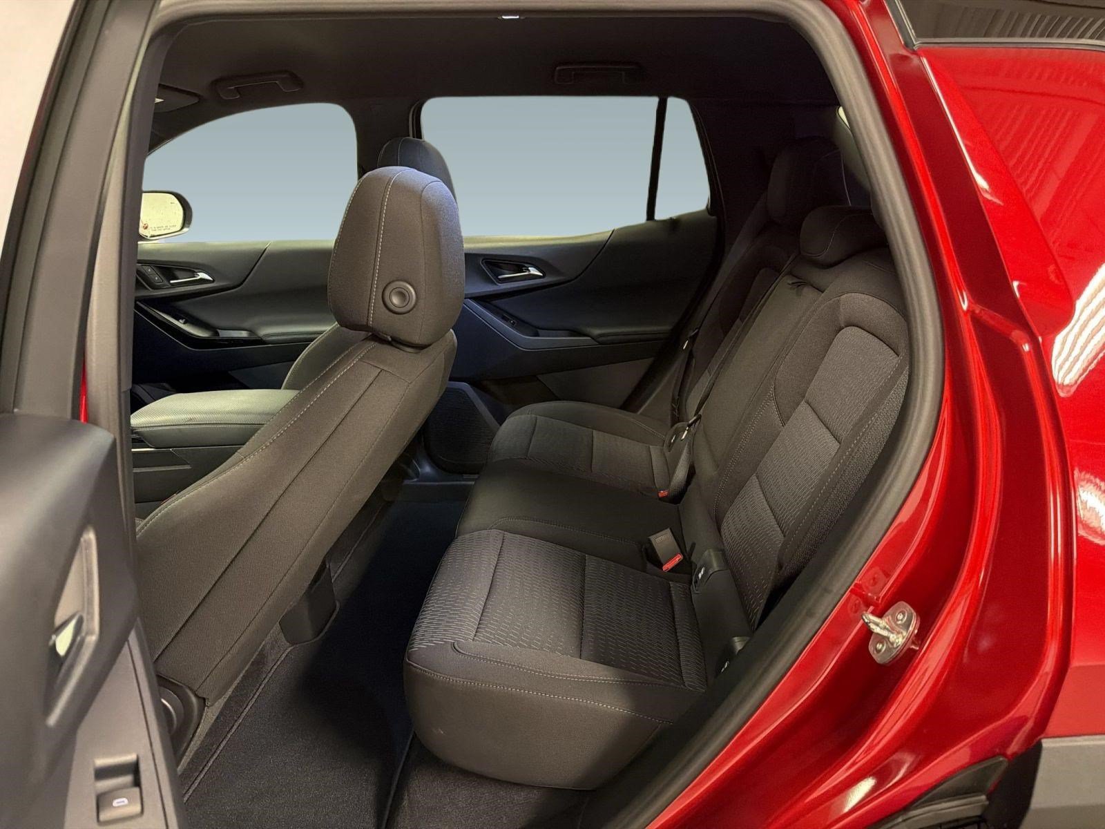 Used 2026 Chevrolet Equinox LT FWD image 23