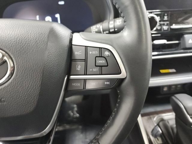 Used 2023 Toyota Highlander Platinum AWD/4WD image 32