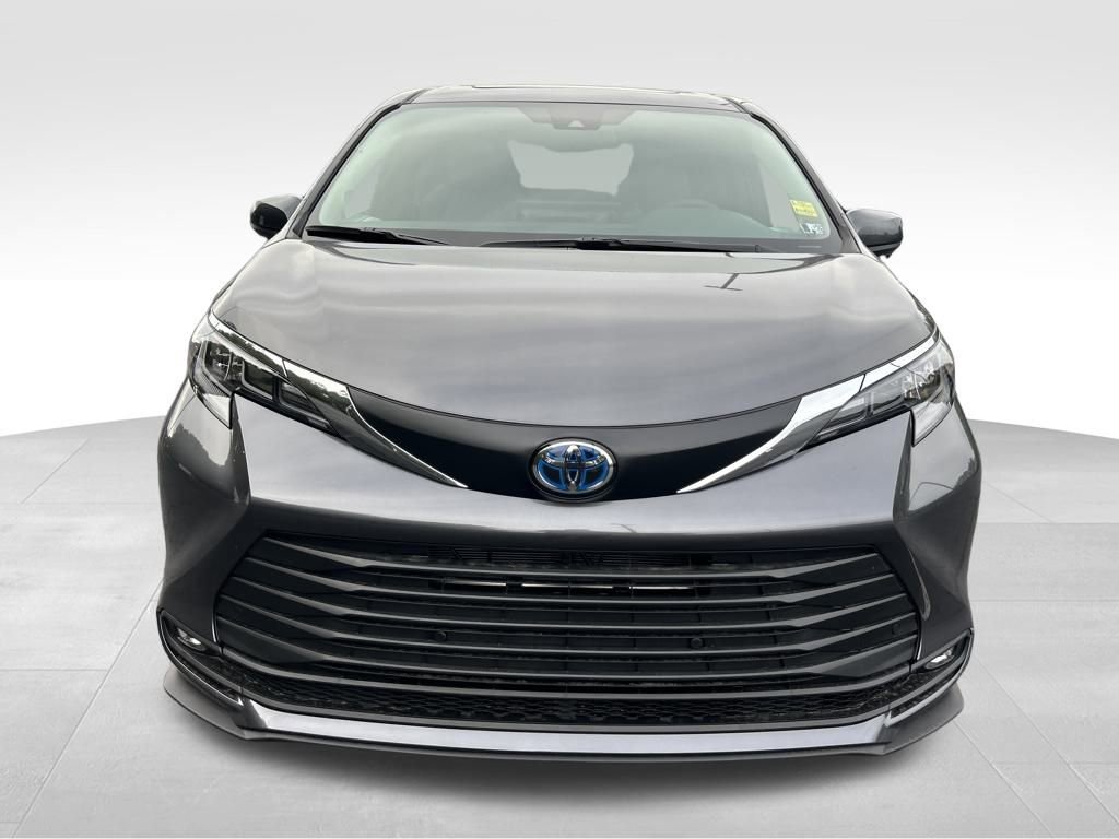 New 2025 Toyota Sienna XLE image 8
