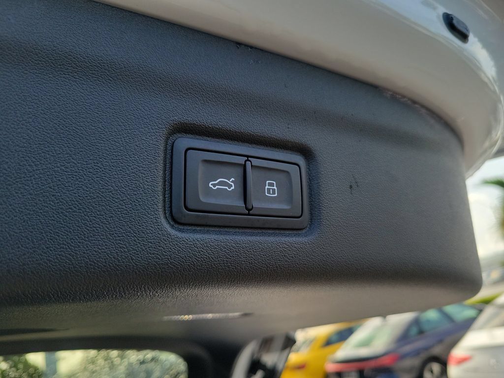 Certified 2025 Audi Q6 e-tron Premium AWD/4WD image 31