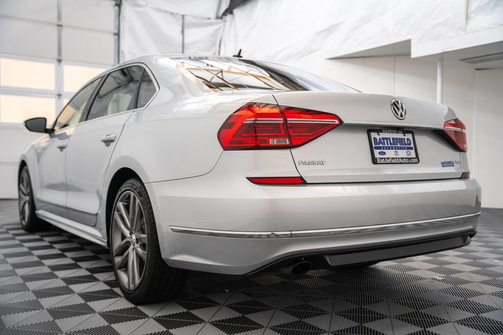 Used 2016 Volkswagen Passat 1.8T R-Line w/ R-Line Lighting Package FWD image 7