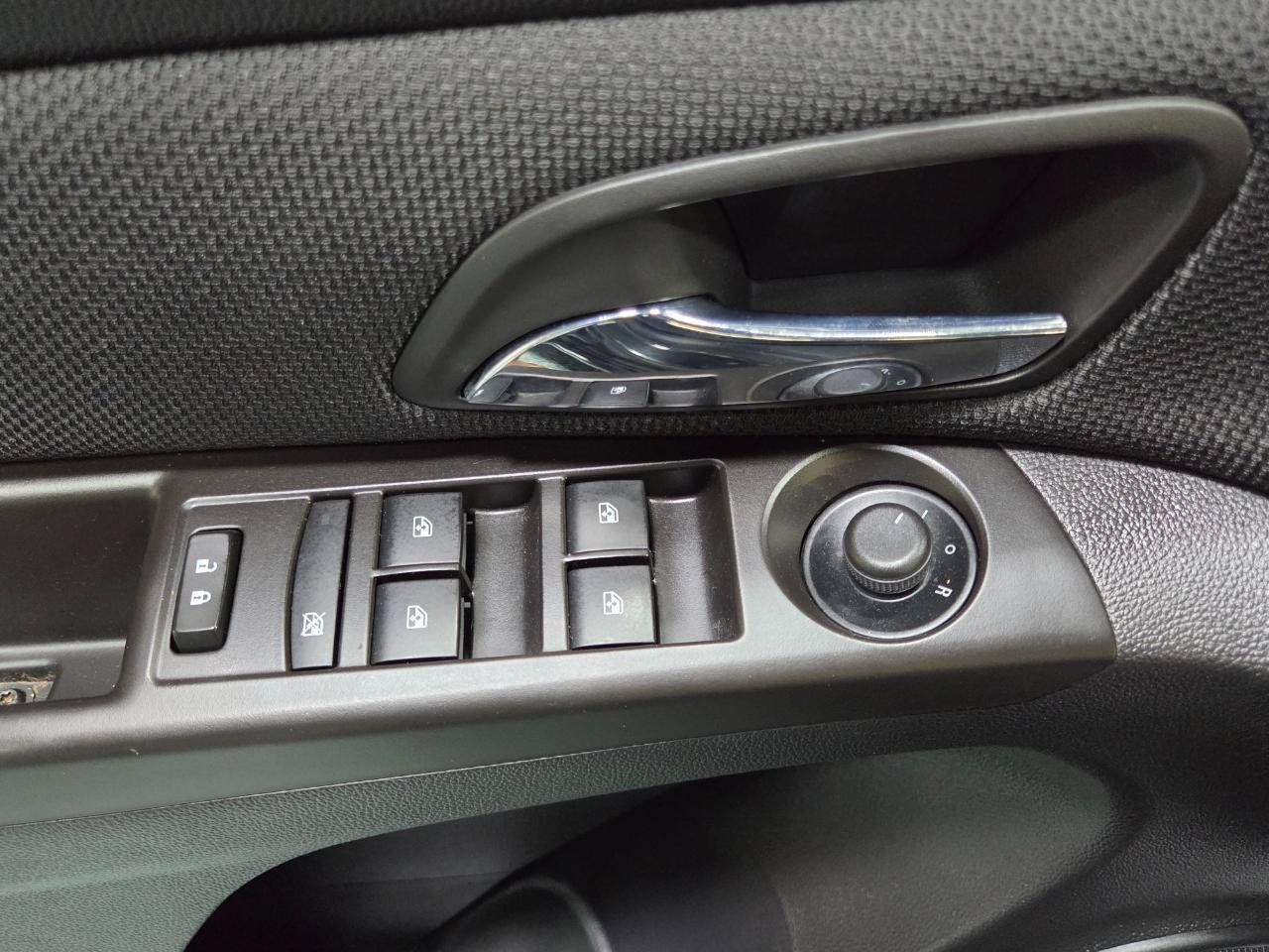 Used 2015 Chevrolet Cruze LT FWD image 23