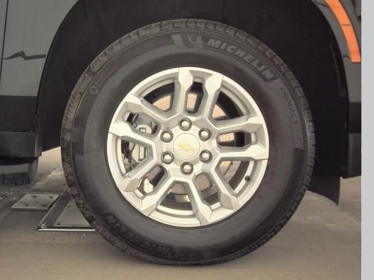 Used 2025 Chevrolet Suburban LS image 13