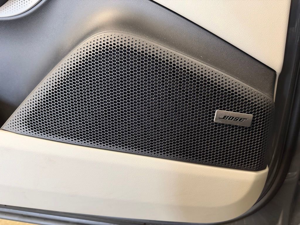 Certified 2025 Porsche Macan Turbo Electric image 10