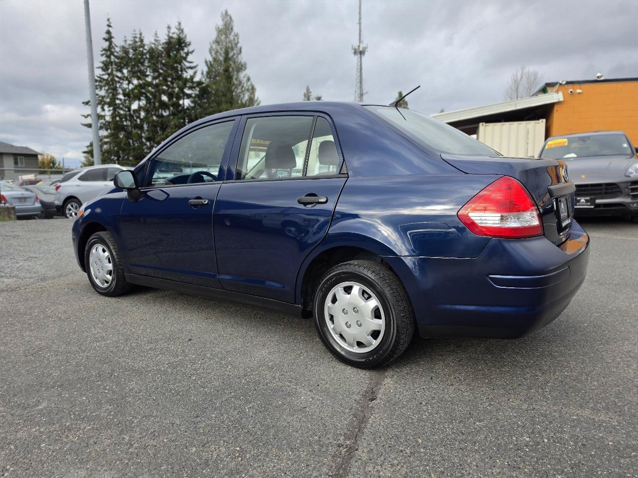 Used 2011 Nissan Versa Sedan FWD image 9