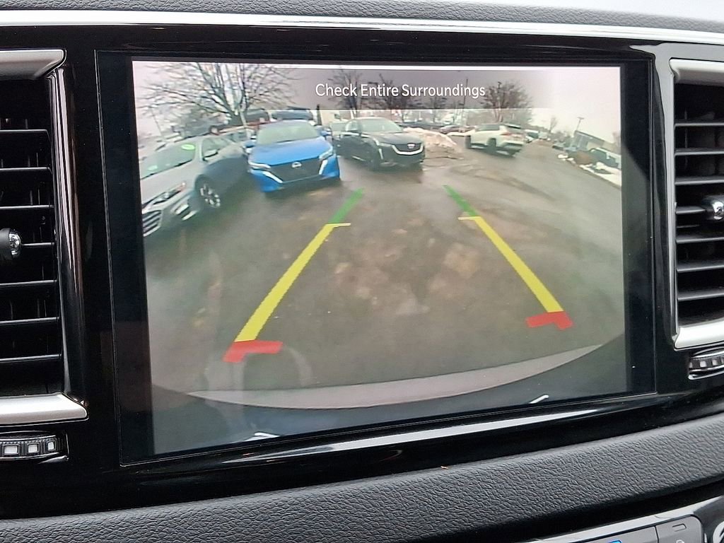 Used 2023 Chrysler Pacifica Touring-L image 18