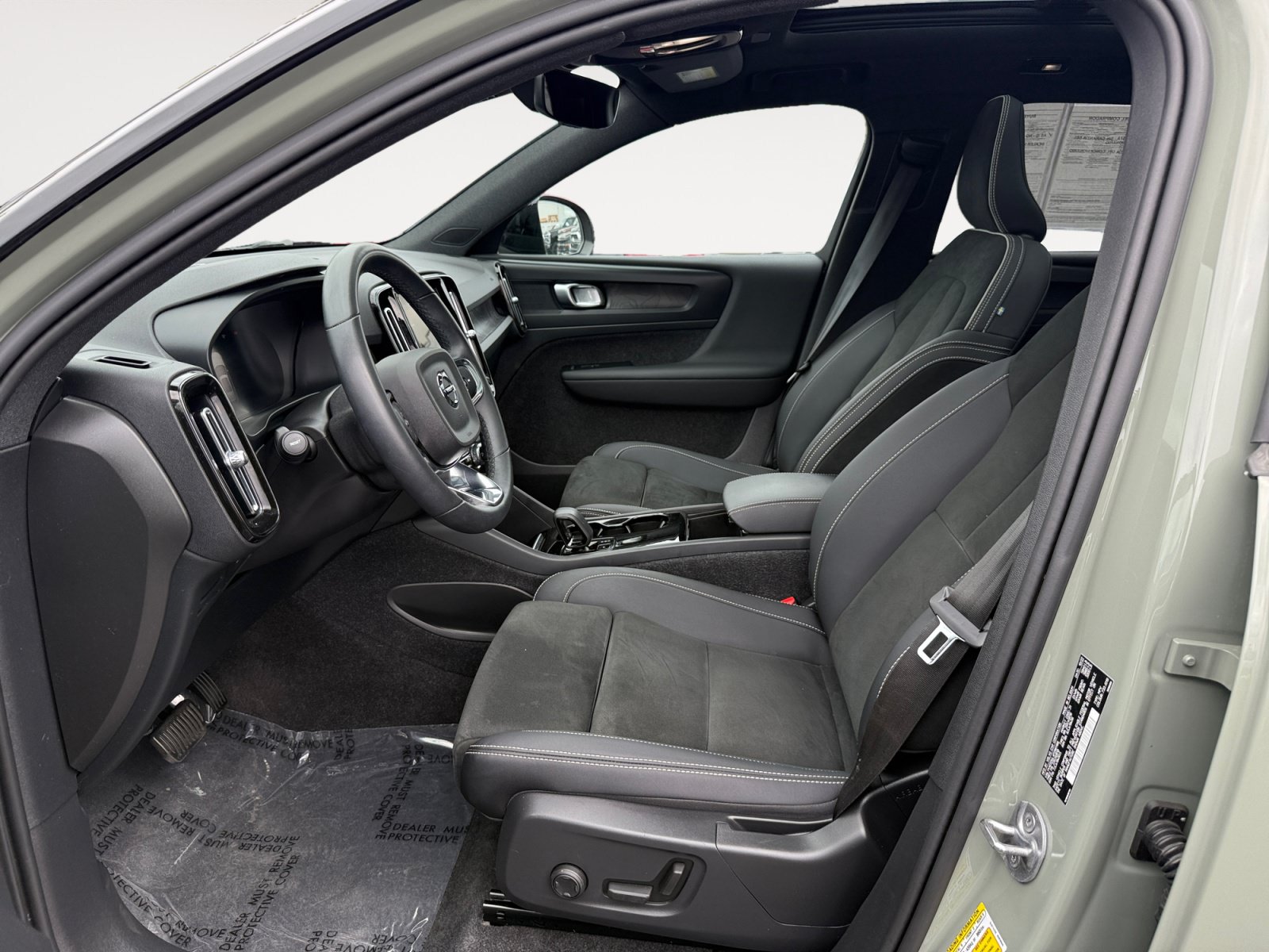 Used 2023 Volvo XC40 Recharge Plus AWD/4WD image 10