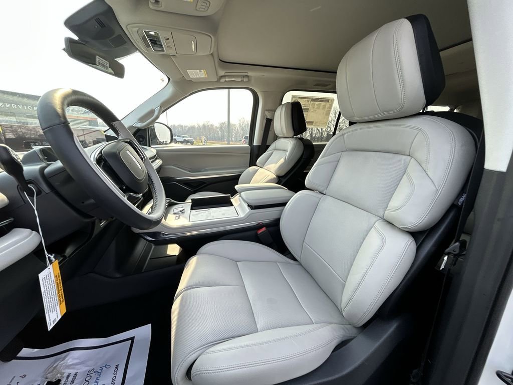 New 2026 Lincoln Navigator L Reserve AWD/4WD image 17
