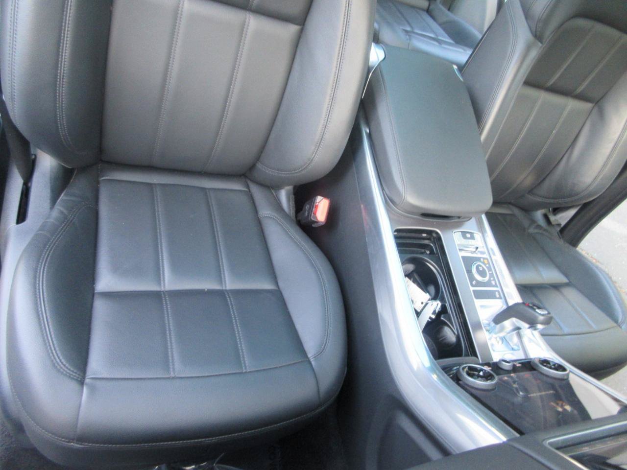 Used 2020 Land Rover Range Rover Sport SE AWD/4WD image 30