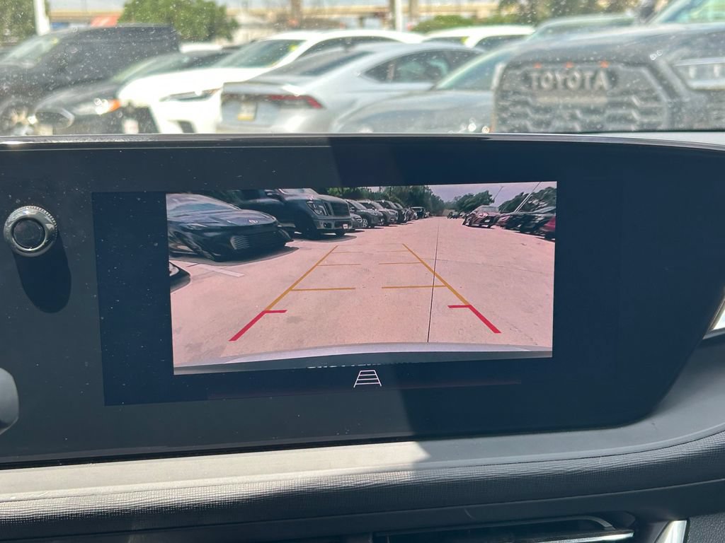 Used 2024 Buick Envista Preferred w/ Advanced Safety Package FWD image 29