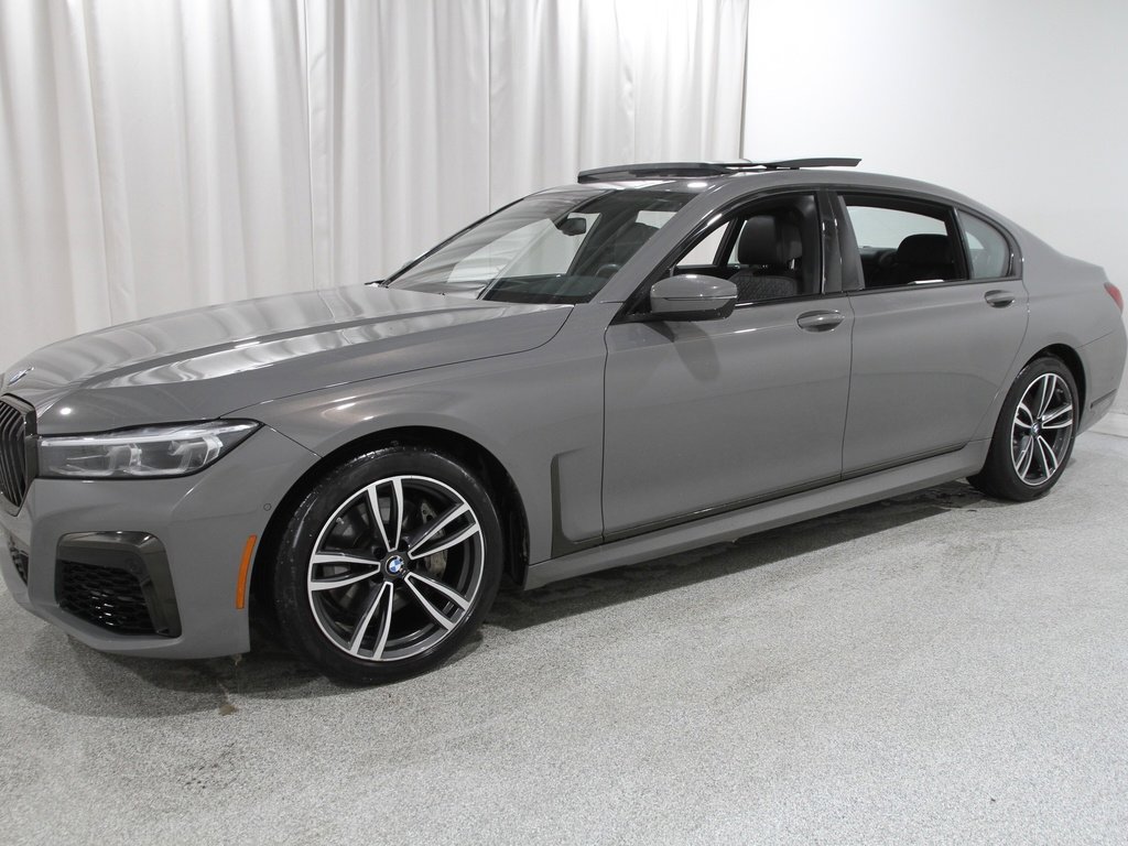 Certified 2022 BMW 740i xDrive w/ M Sport Package image 3