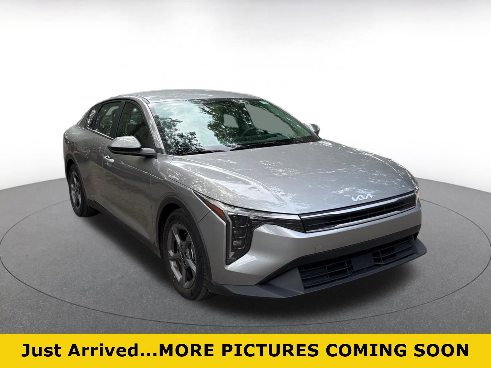 Used 2025 Kia K4 FWD image 1