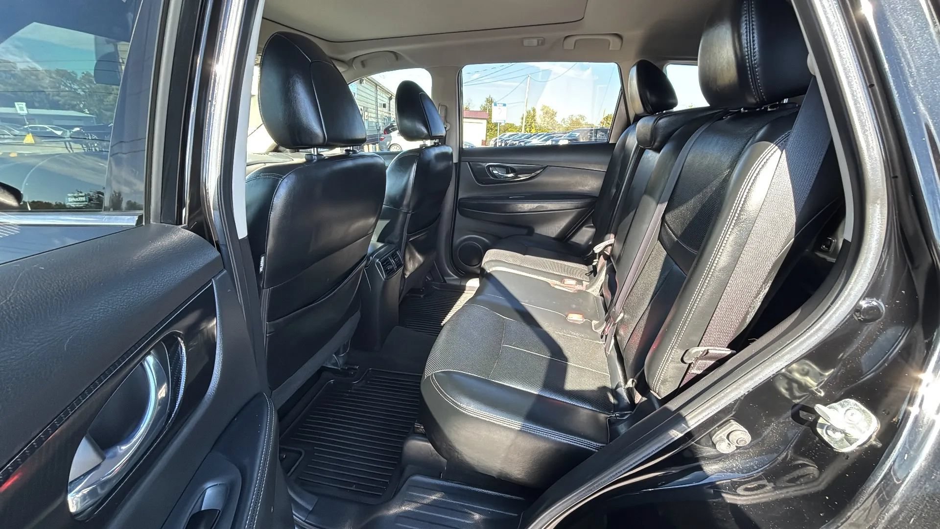 Used 2018 Nissan Rogue SL w/ Premium Package AWD/4WD image 11