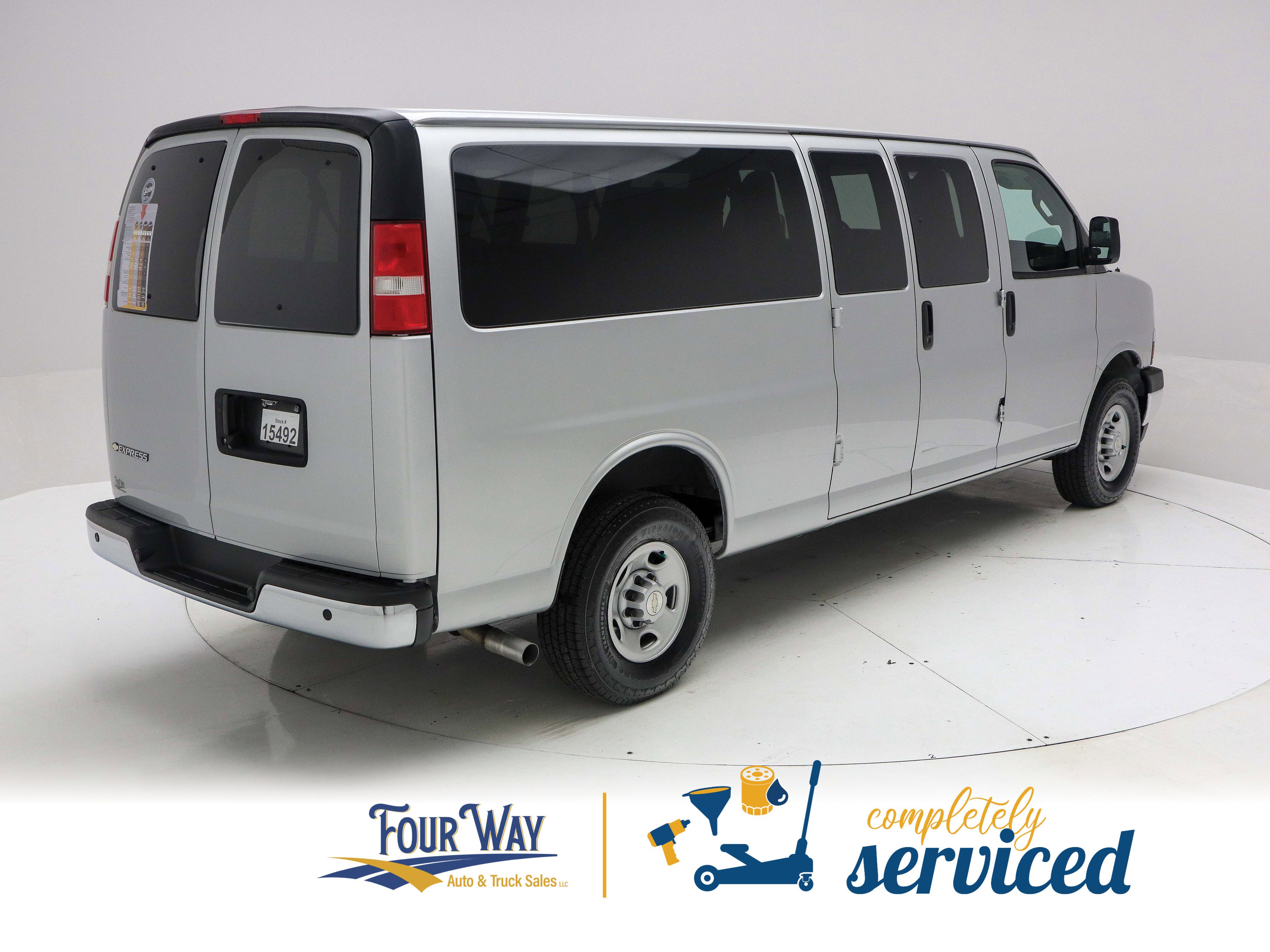 Used 2022 Chevrolet Express 3500 LS RWD image 4