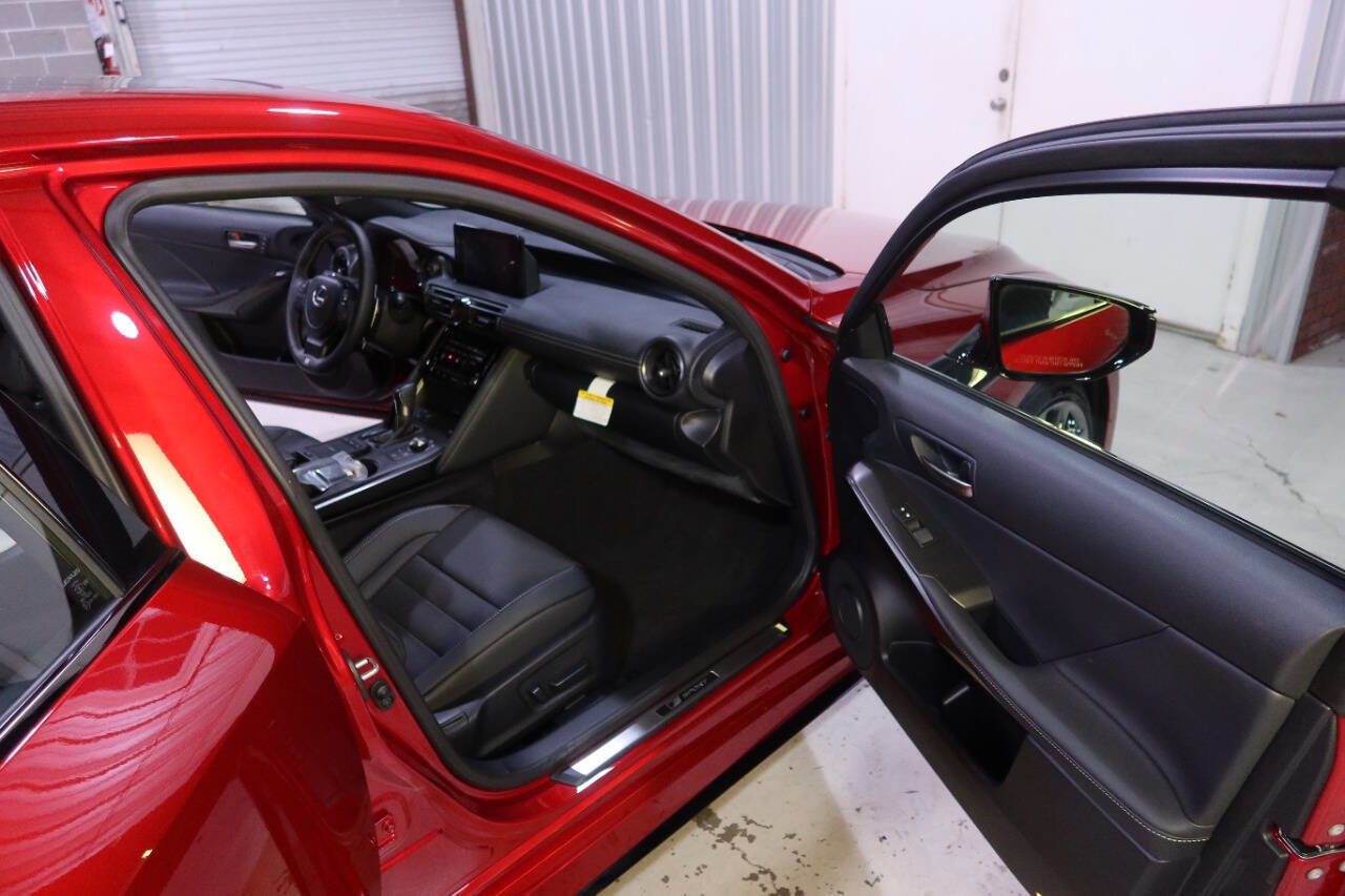 Used 2025 Lexus IS 350 F Sport RWD image 12