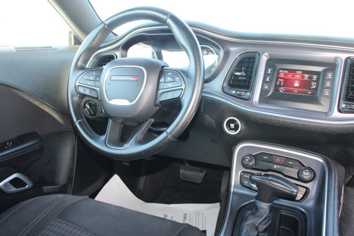 Used 2016 Dodge Challenger SXT image 18