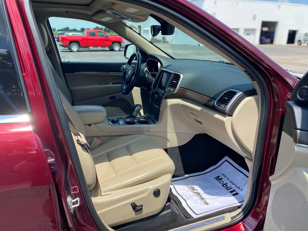 Used 2018 Jeep Grand Cherokee Limited AWD/4WD image 12