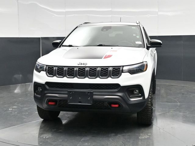 Used 2025 Jeep Compass Trailhawk AWD/4WD image 2