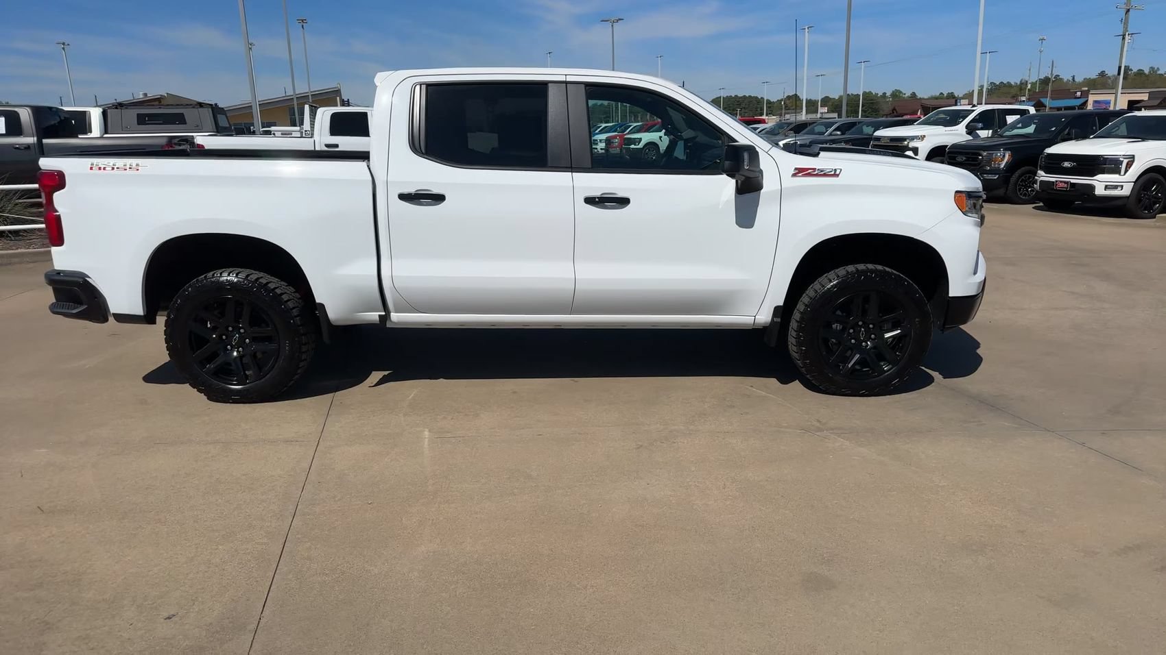 Used 2026 Chevrolet Silverado 1500 LT Trail Boss w/ LT Trail Boss Premium Package AWD/4WD image 2