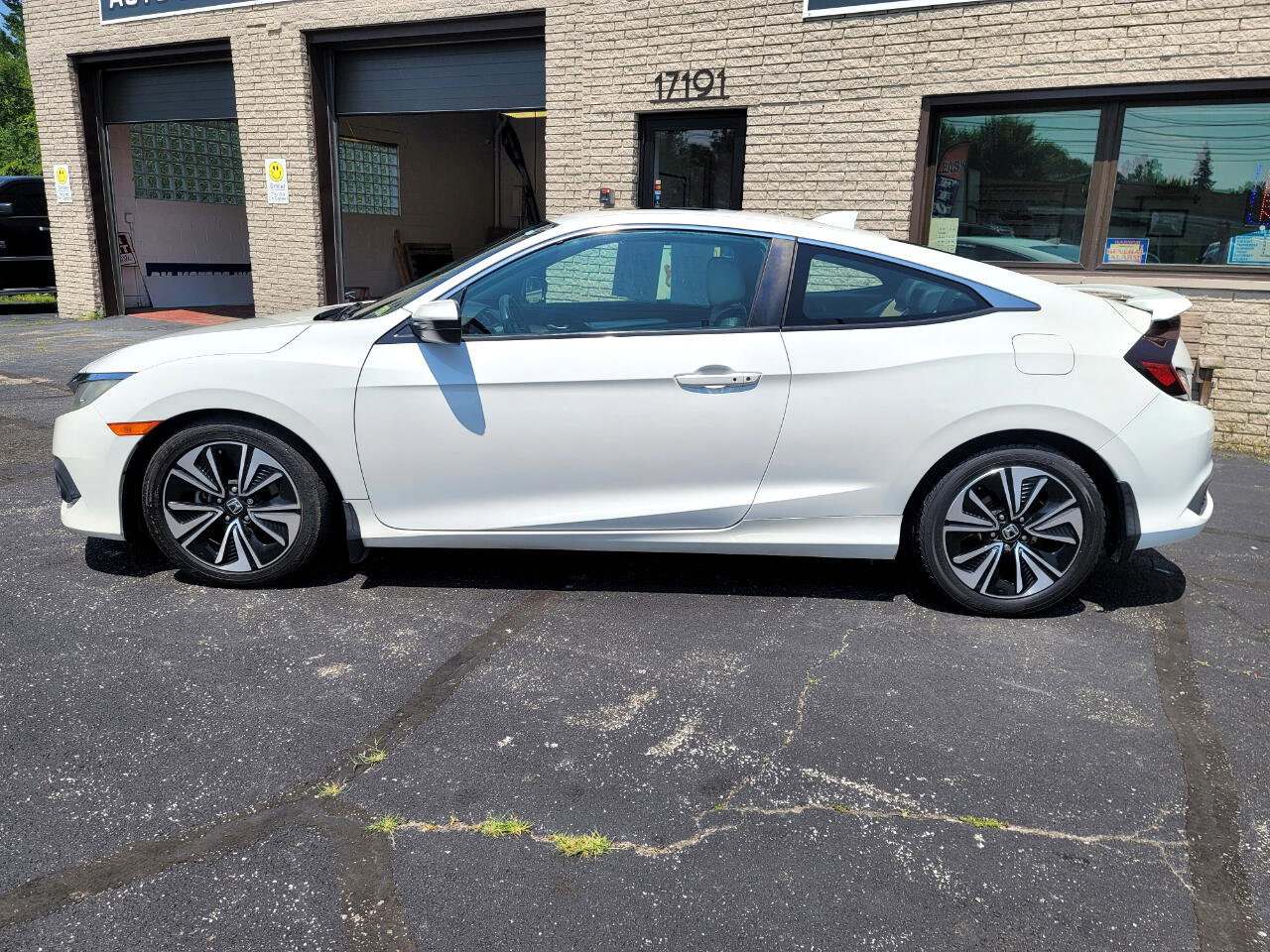 Used 2017 Honda Civic EX-L image 7